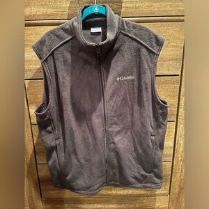 Columbia Sportswear Men's Steens Mountain Fleece Vest in Charcoal Color size XL